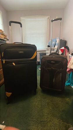 2-Piece Rolling Luggage Set - Lucas Large Spinner & Samsonite Carry-On