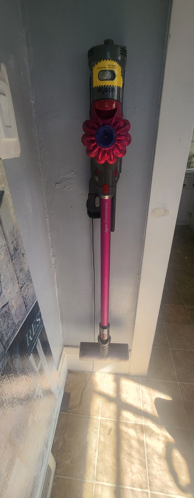 ♡ Dyson Pink V7 Motorhead Works Great Make Offer ♡