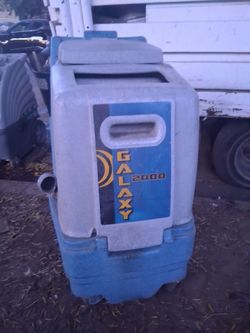 2 carpet cleaning machines