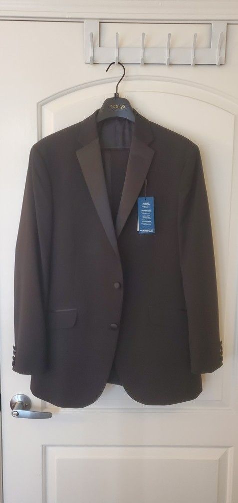 Kenneth Cole Reaction Men's Slim Fit Ready Flex Tuxedo Suit
