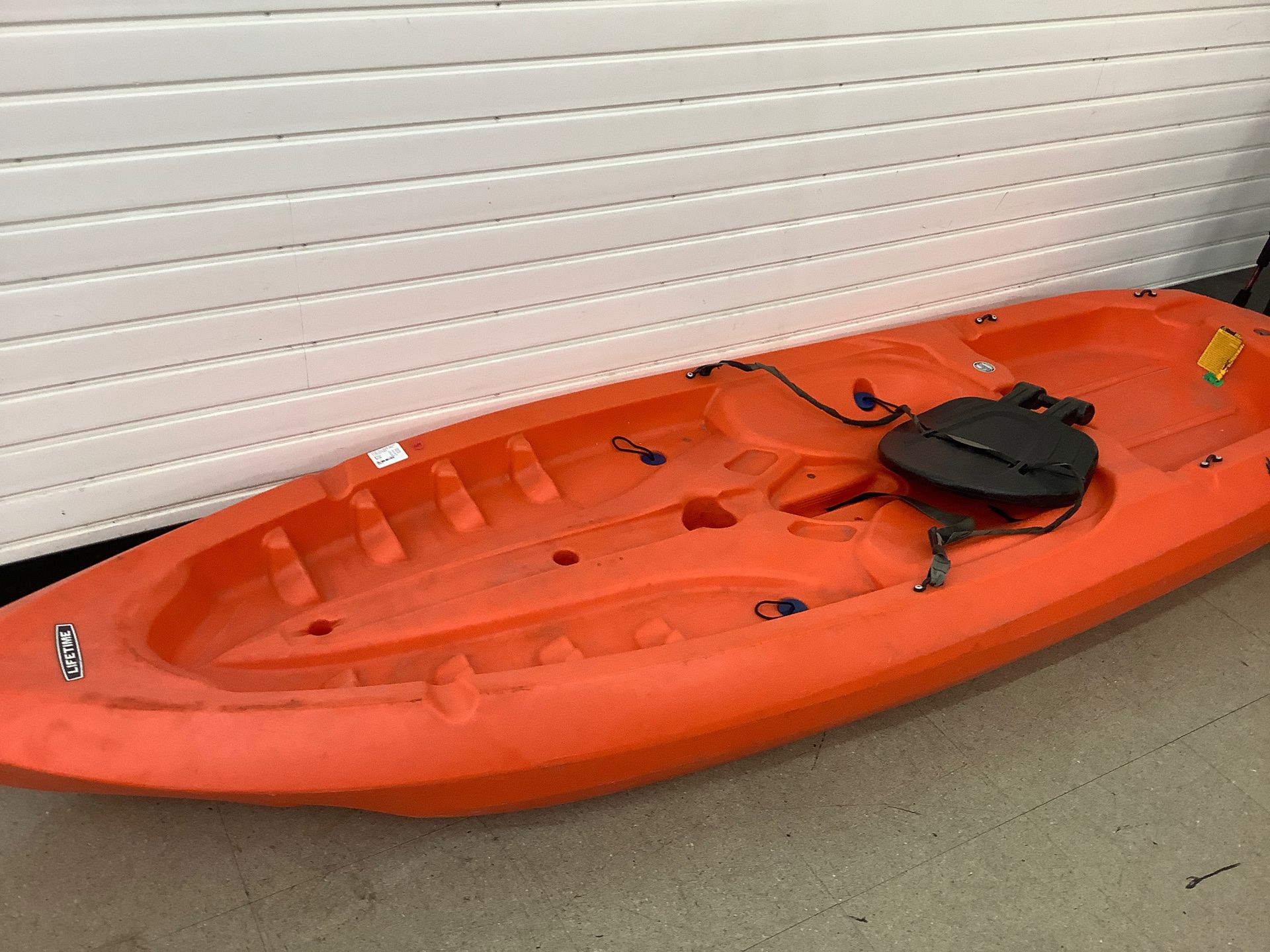 Lifetime 8ft kayak no paddles