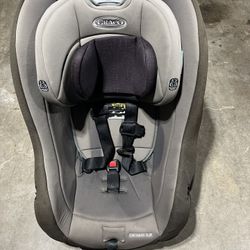 Graco Contender Slim Convertible Car Seat (in Des Moines)