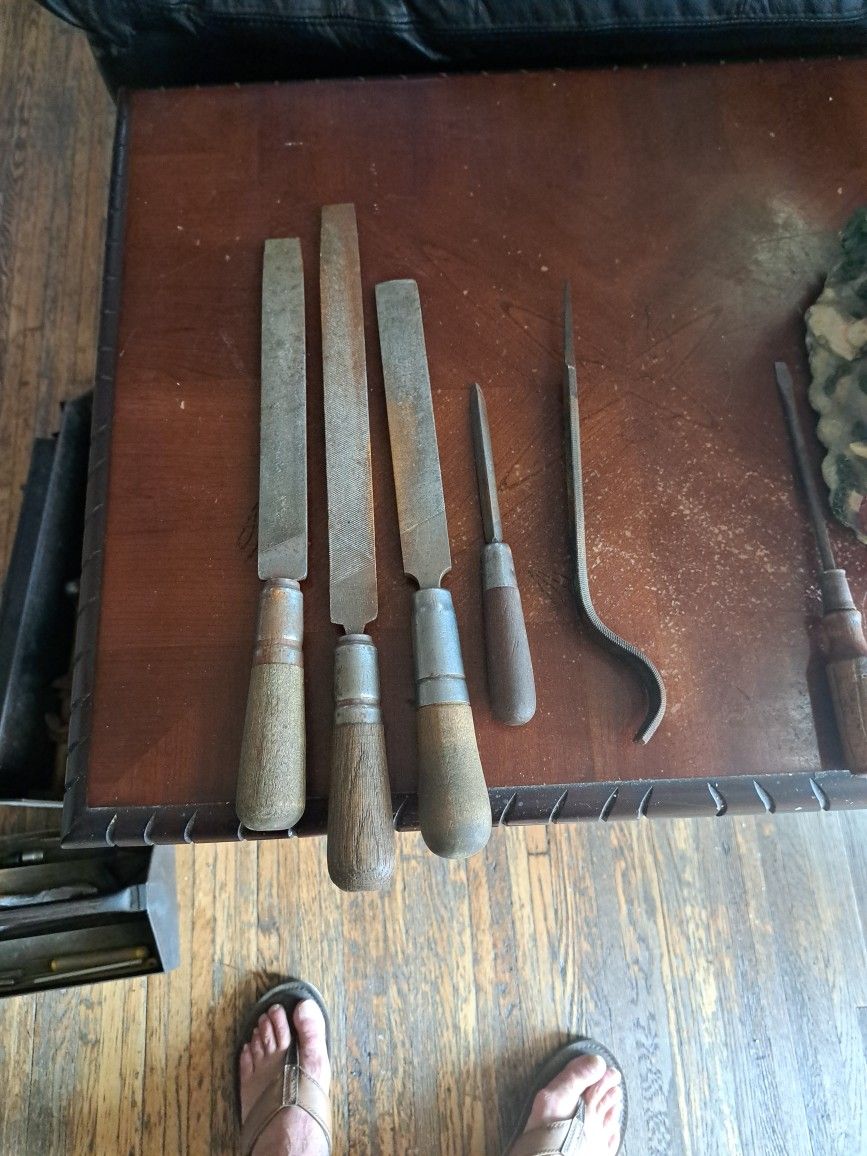 Hand. Carvin Tools