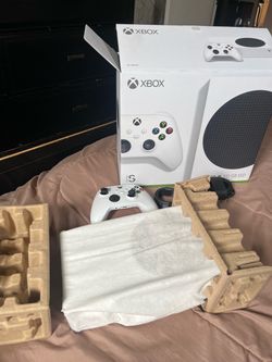 Xbox Series S 512GB Console Bundle