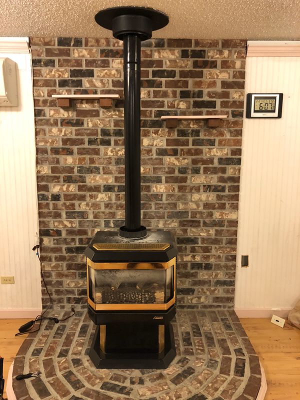 Avalon Avanti BVent Gas Stove looks like wood for Sale in Edgewood, WA