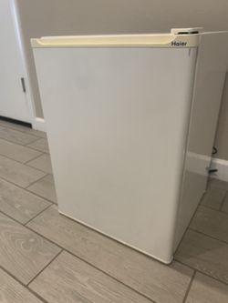 Mini Fridge - Refrigerator