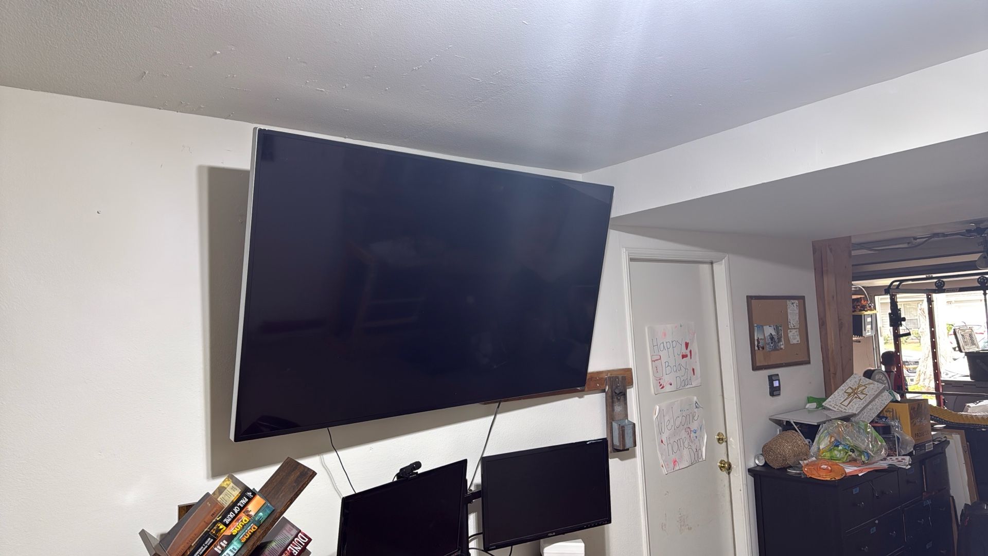 Vizio M701D-A3 - 70 Inch TV With Wall Mount