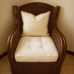 Stylish Wicker Armchair with Cushion – Perfect for Any Space