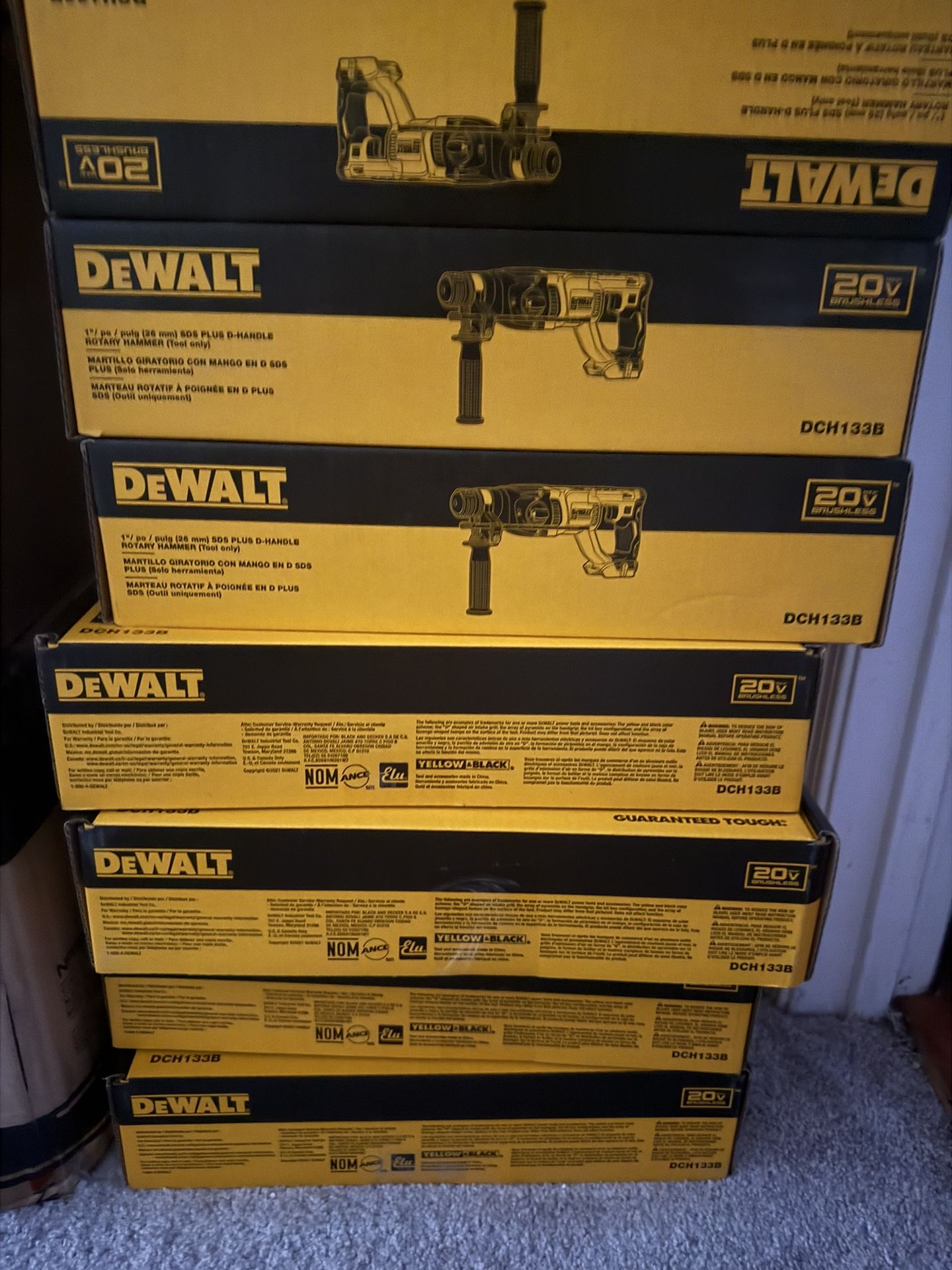 DEWALT 20-volt max 1-in SDS-plus Variable Speed Cordless Rotary Hammer Drill