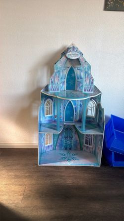 Elsa/frozen  doll house