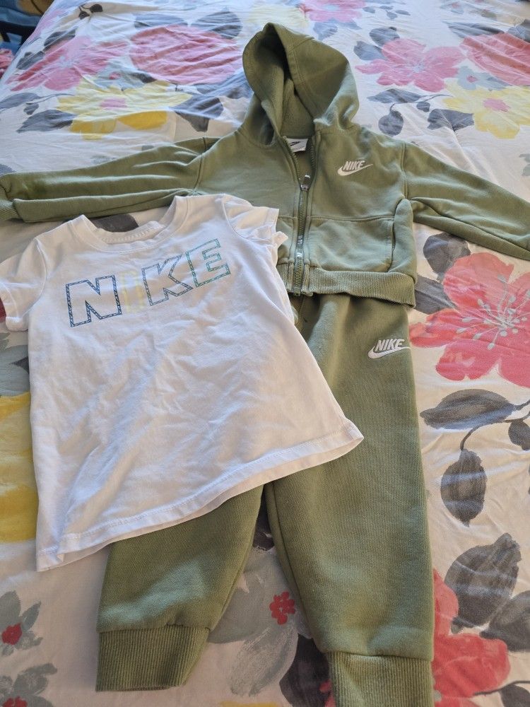 Nike Toddler Set  (3 Peice Set)