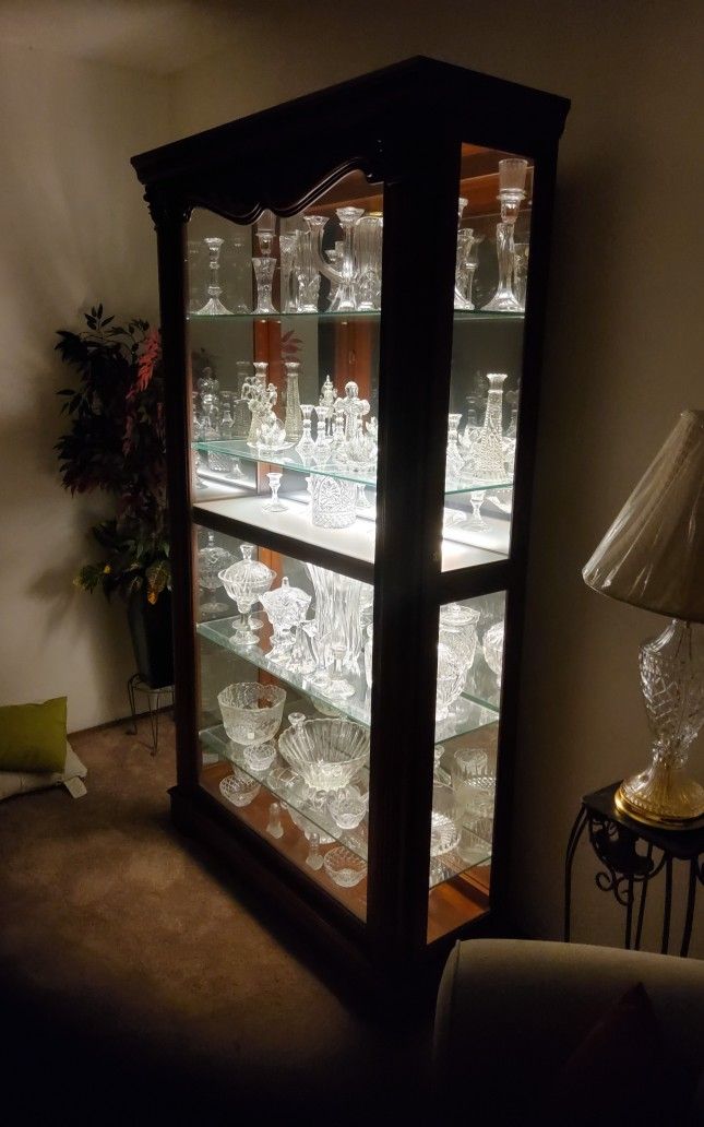 Gorgeous Display Case ( items inside NOT included )