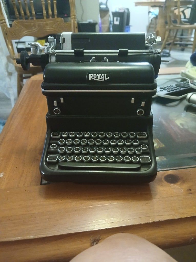 REPLICA Antique.die Cast Royal Typewriter Bookend/ Ppen Holder With B Dedication 2009 David McCullough 2009