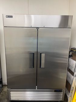 restaurant refrigerator 2 doors like new