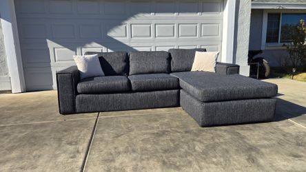 Free Delivery// Sectional sofa