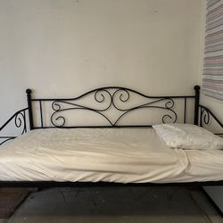 Twin Day Bed With Matress