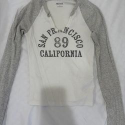 Hollister v-cut SF long sleeve
