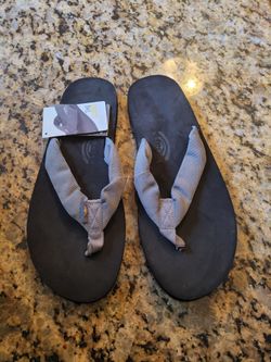 NWT XX Large Men's Rainbow Sandals