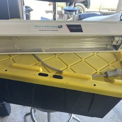 UV Lamp, 16”  Mountable Surface Sanitizer in Good Condition