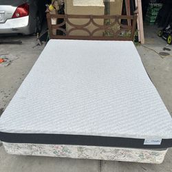 Queen Bed W/ Box Spring and Matress