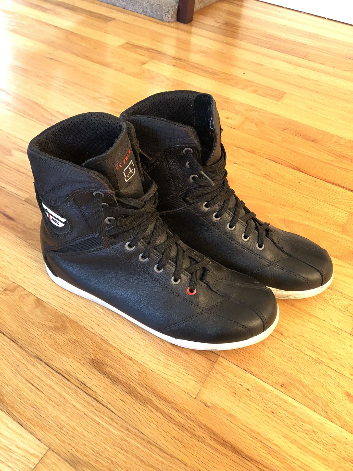 TCX MOTORCYCLE RIDING SNEAKERS
