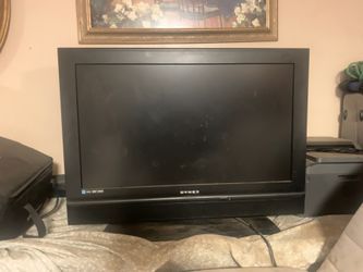 32 inch Dynex Tv