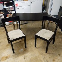 Desk/table and chairs