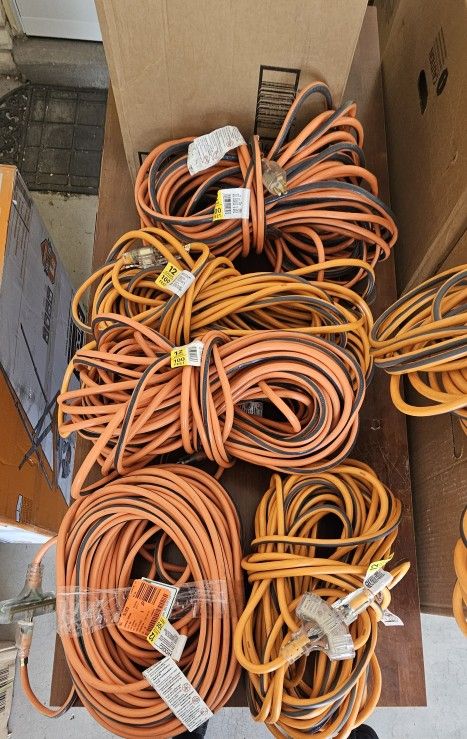 RIDGID
100 ft. 12/3 Heavy Duty Indoor/Outdoor Extension Cord