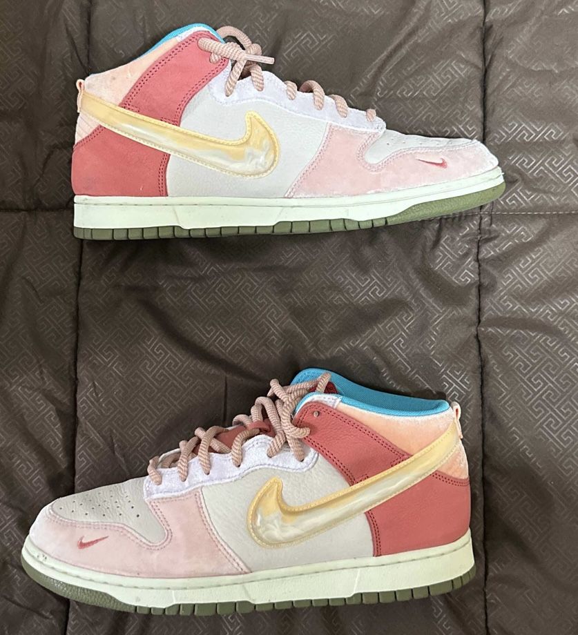Nike Dunk Mid Social Status Strawberry Milk Size 11