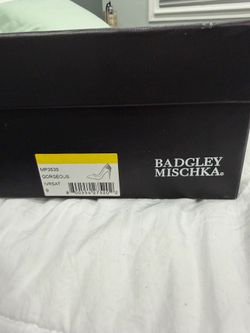 Badgley Mischka Gorgeous Heels Size 9 (Ivory Satin)