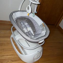 Graco Baby Swing with Cry Detection Technology