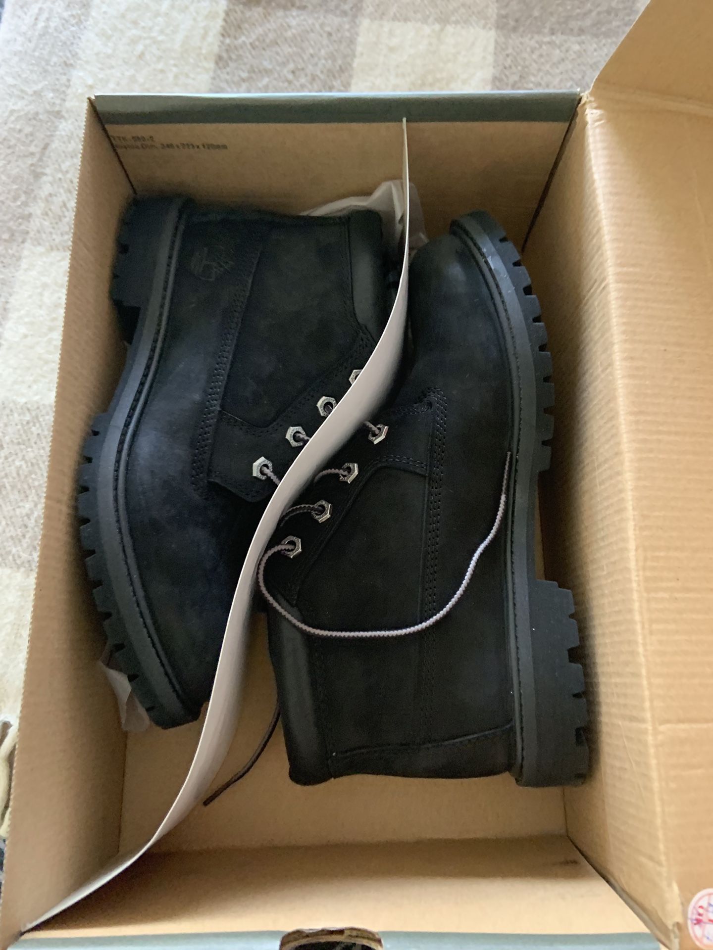 Retail $140 Timberland Nellie Chukka 8.5 wmns