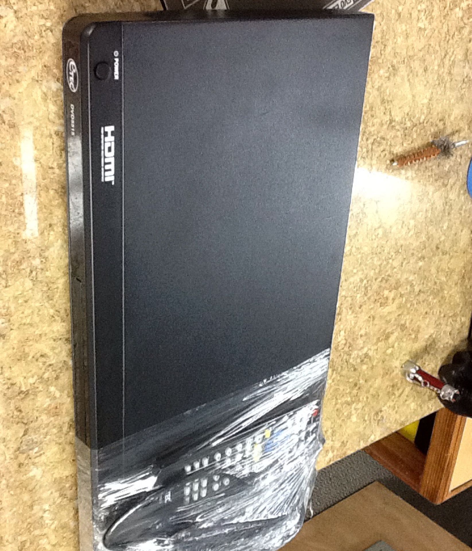 ETEC DVD PLAYER WITH HDMI CORD AND REMOTE