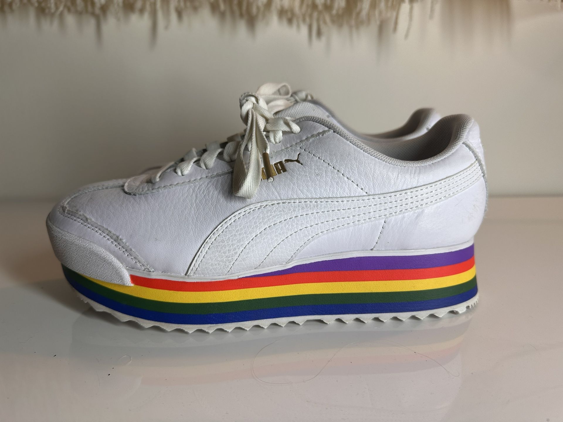 PUMA Rainbow Amor Rainbow Sole Sneaker White Leather Woman’s Size 6.5