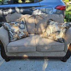 Couch (Loveseat)