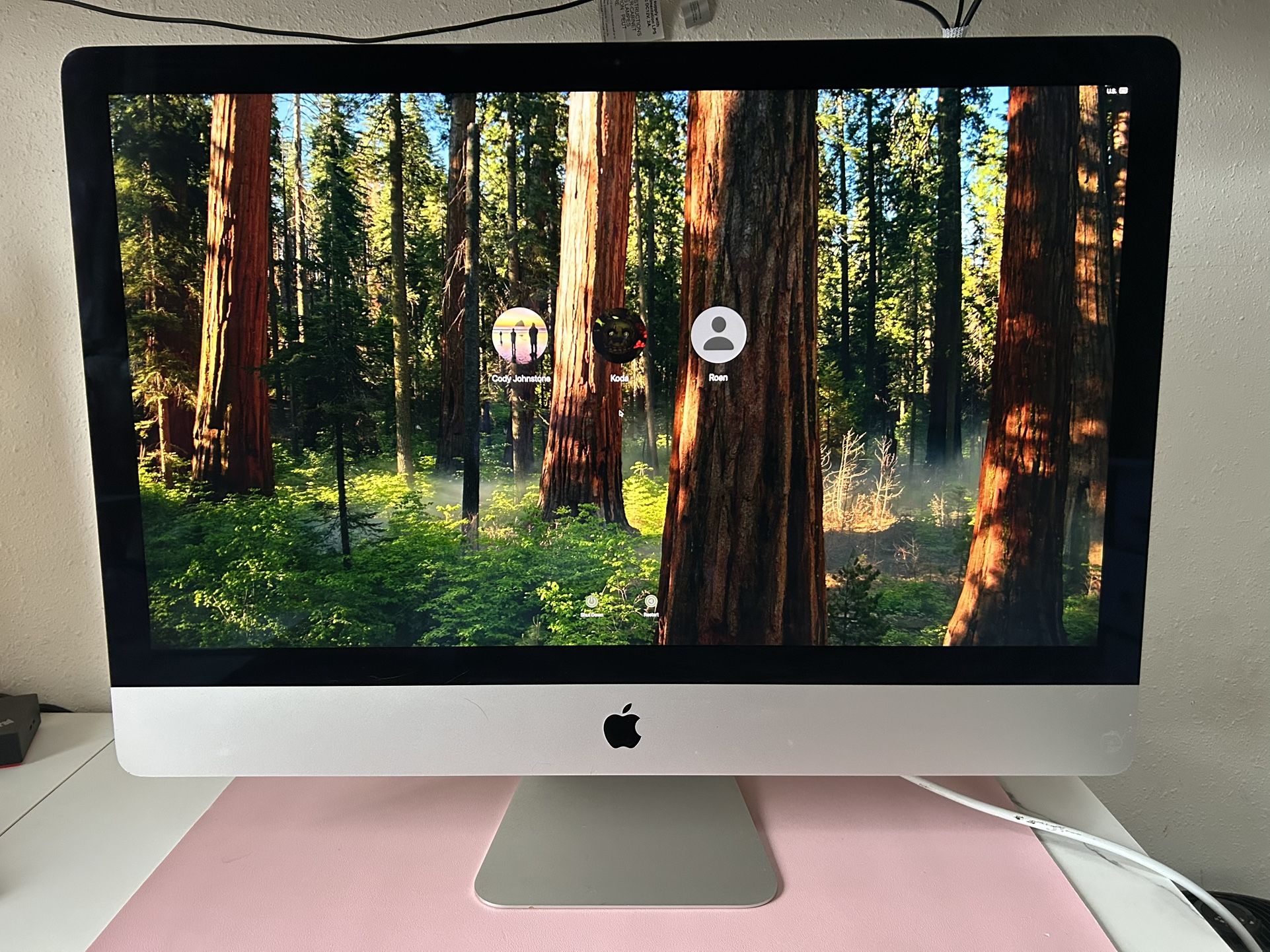 iMac 27” Retina 5K (2020) – Intel i5 / 8GB / 500GB SSD – Excellent