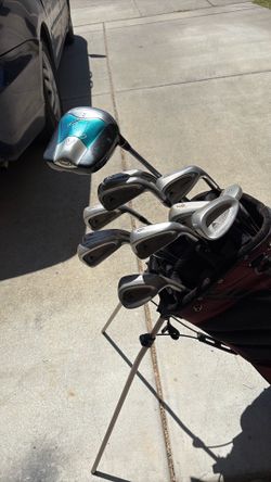 Titliest complete golf club set with super night Nike back excellent condition