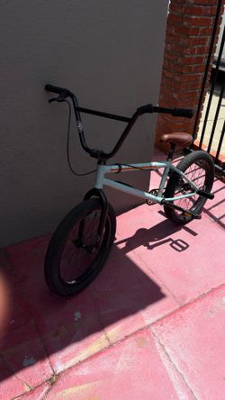 Used kink bmx whipped xl comes with chromoly frame and handle bars. For 230$ cash only dm if interested