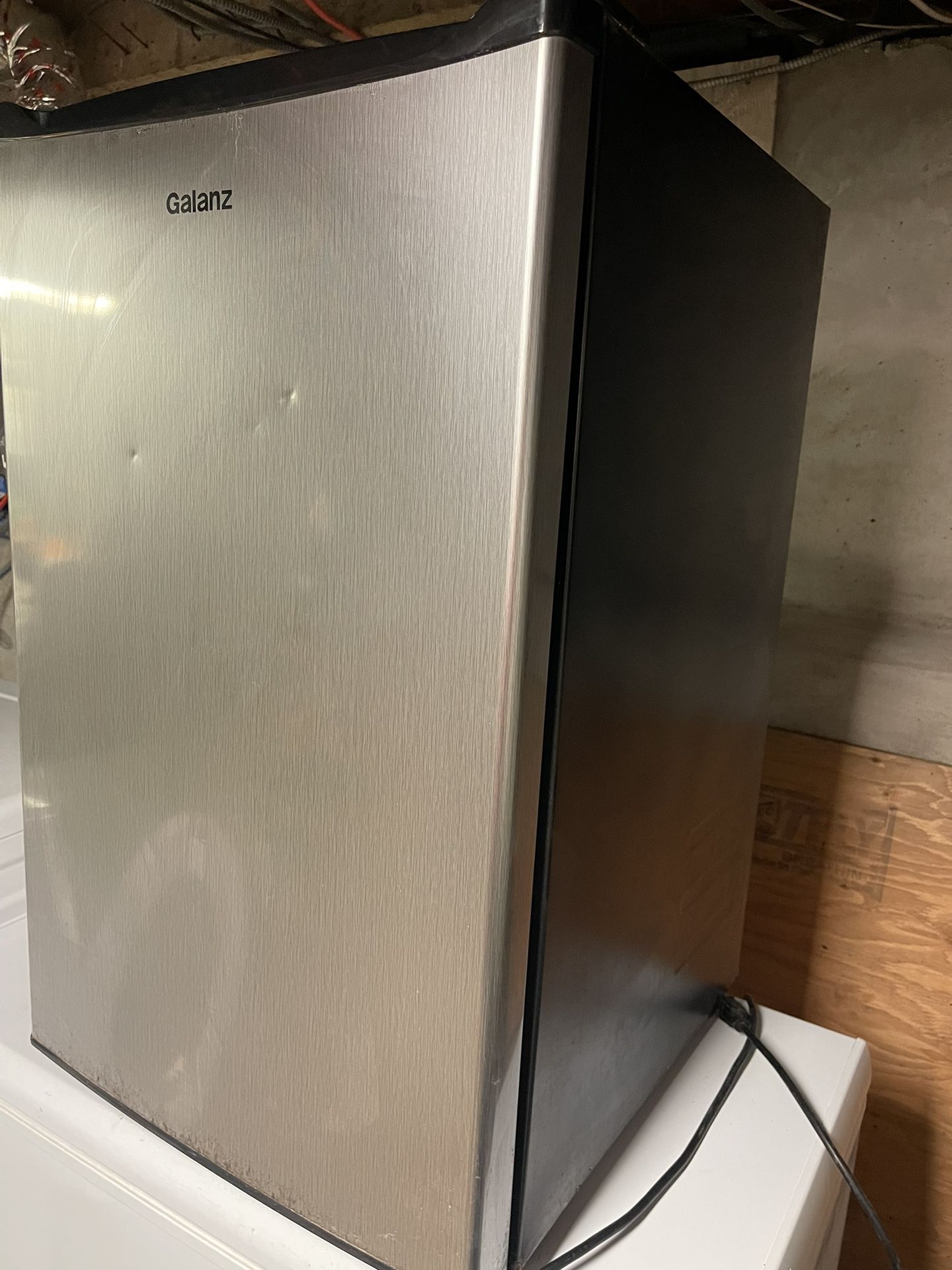 Single Door refrigerator 3.3 Cubic Feet- Galanz