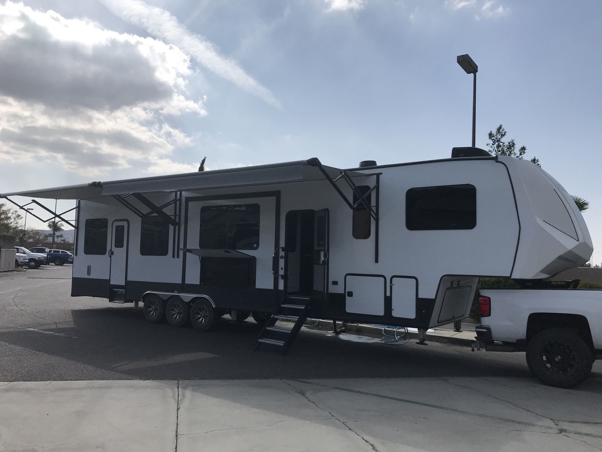 2019 Dutchman voltage 3915