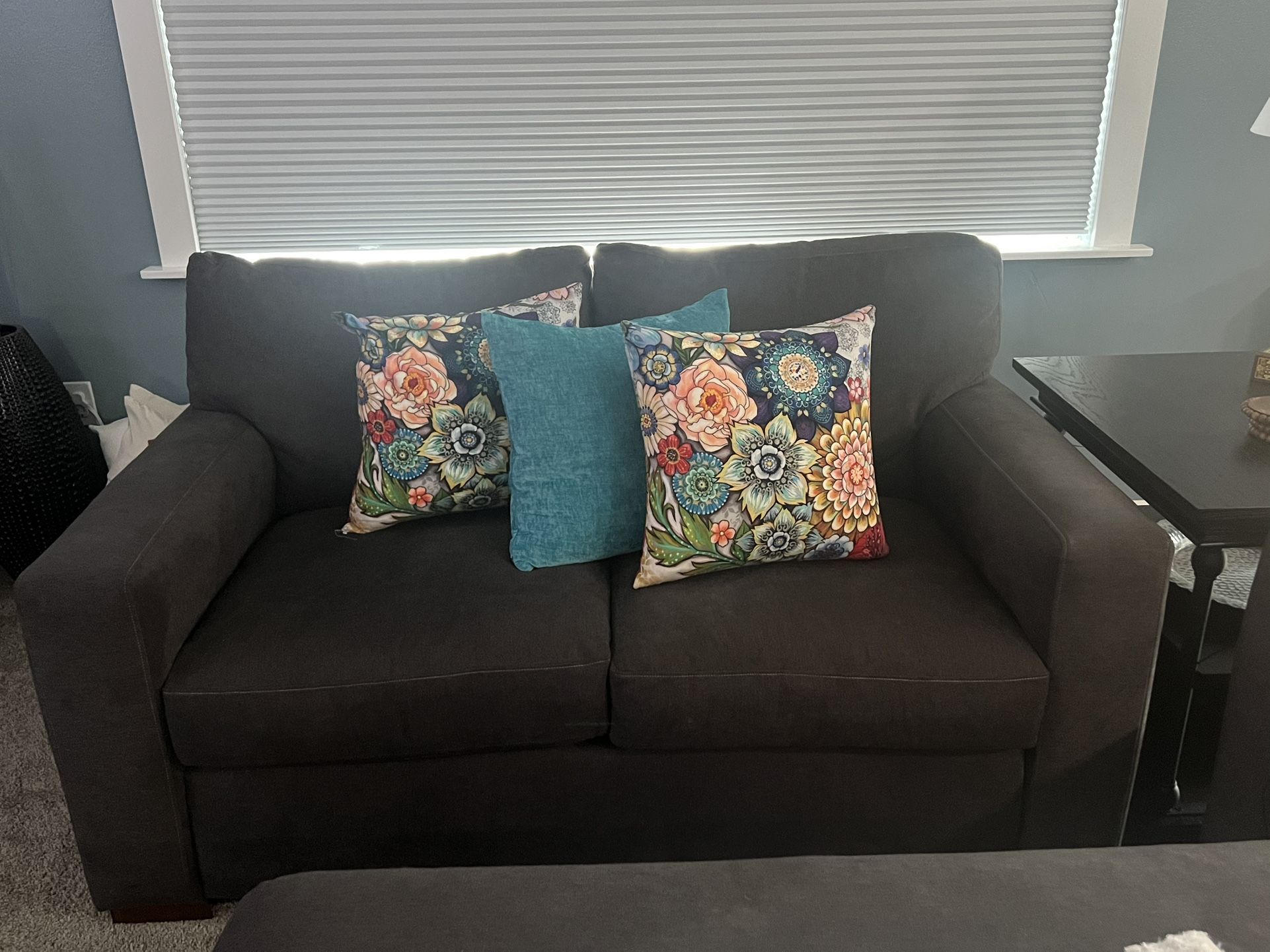 Love Seat- Like New