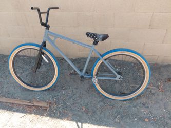 BMX cruiser with costum tires.