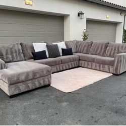 Huge Grey Sectional Couch Sleeper Sofa From Ashley Furniture In Excellent Condition - FREE DELIVERY 🚚