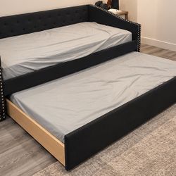 Upholstered Daybed With Twin Trundle