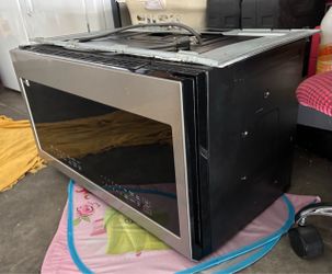 Over the range microwave Samsung. Read all ad all info there, HABLO ESPANOL. NO DELIVERY .