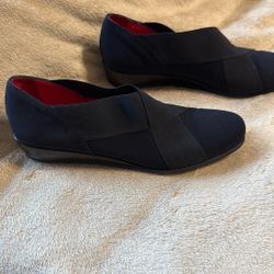 Amalfi Stretchy Slip On Black Shoes Size 6.5 Narrow