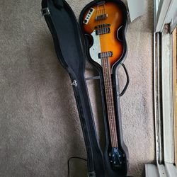 Hofner Ignition Series 4 String Passive Bass Sunburst. Great Condition & Hard Case Included!