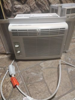 Frigidaire 5000 BTU Window- Mounted Air Conditioner 