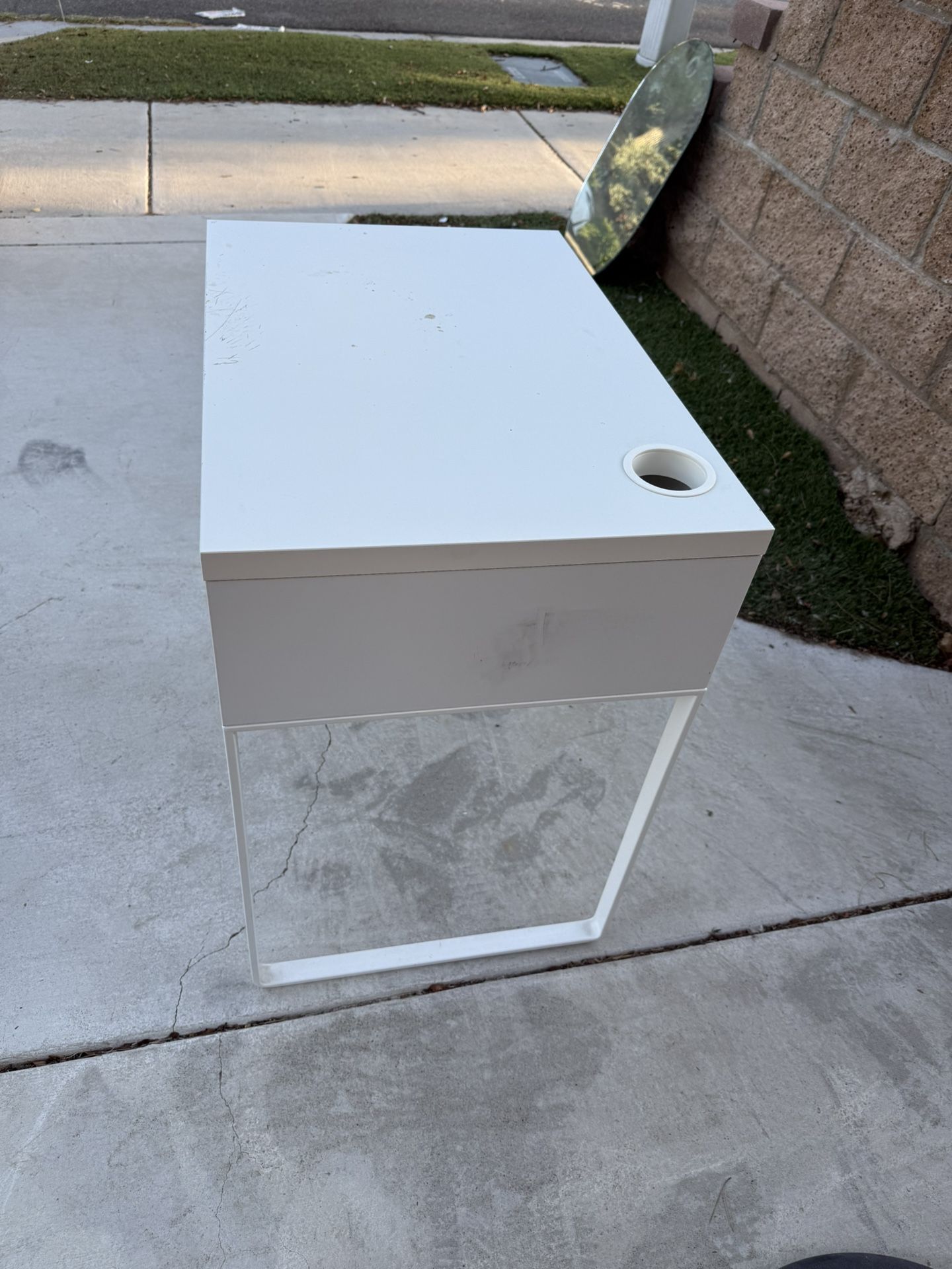 White Desk With One Drawer