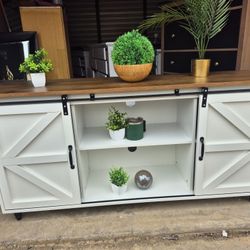 BEAUTIFUL FARMHOUSE SIDEBOARD BUFFET OR COFFEE STATION NEW CONDITION 59X17X31 SLIDER DOORS & SHELVES
